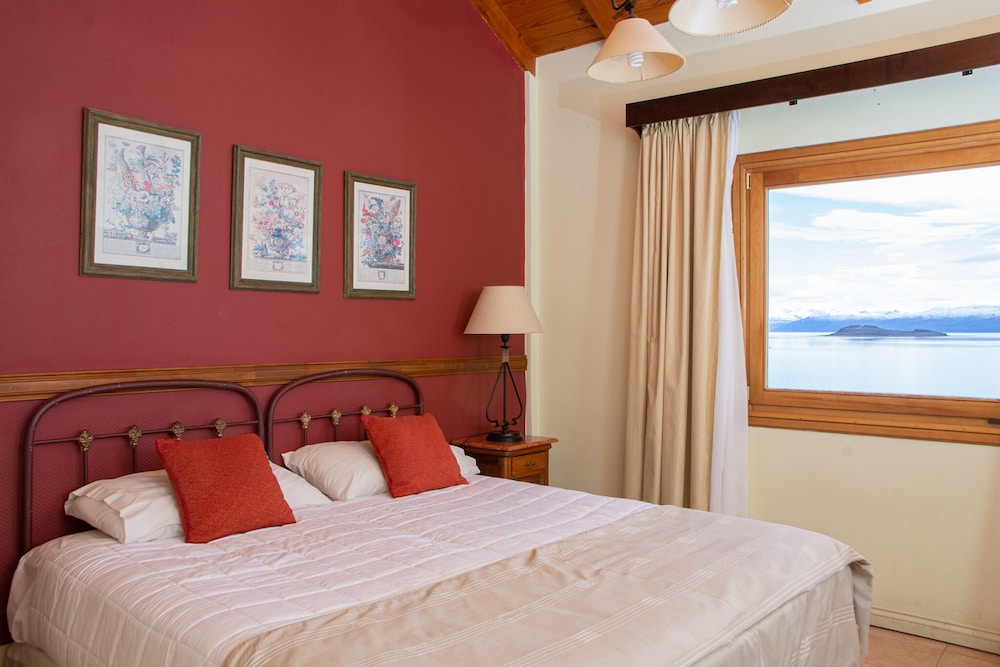 ECONOMY, DOUBLE OR TWIN BED