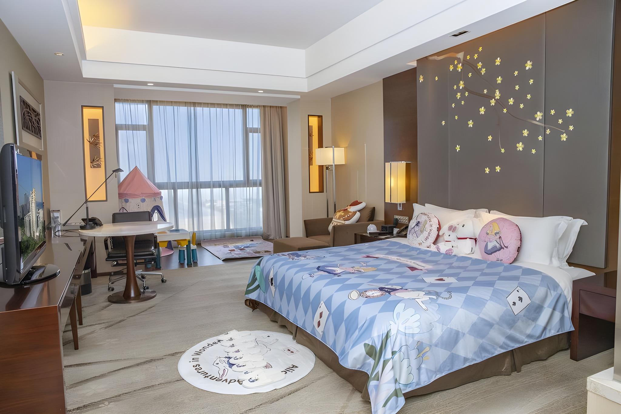 Theme, Family, King Bed