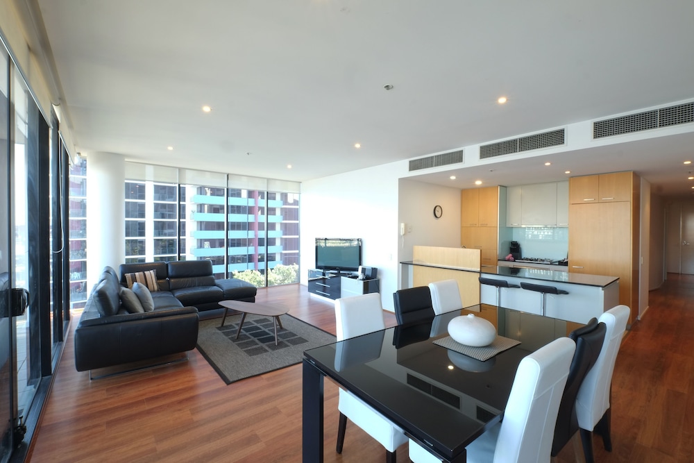 ACD Apartments 52/66