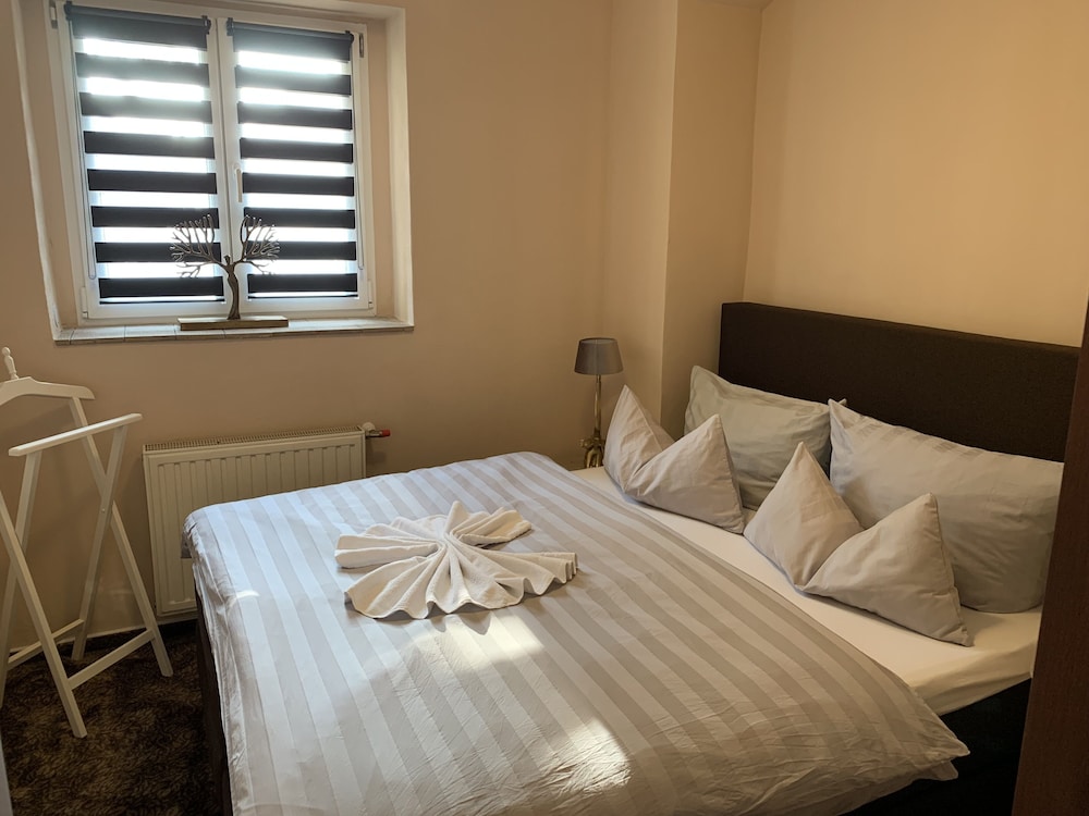 Semi Basement, 2 Bedrooms, Deluxe, Apartment, 2 Queen Beds