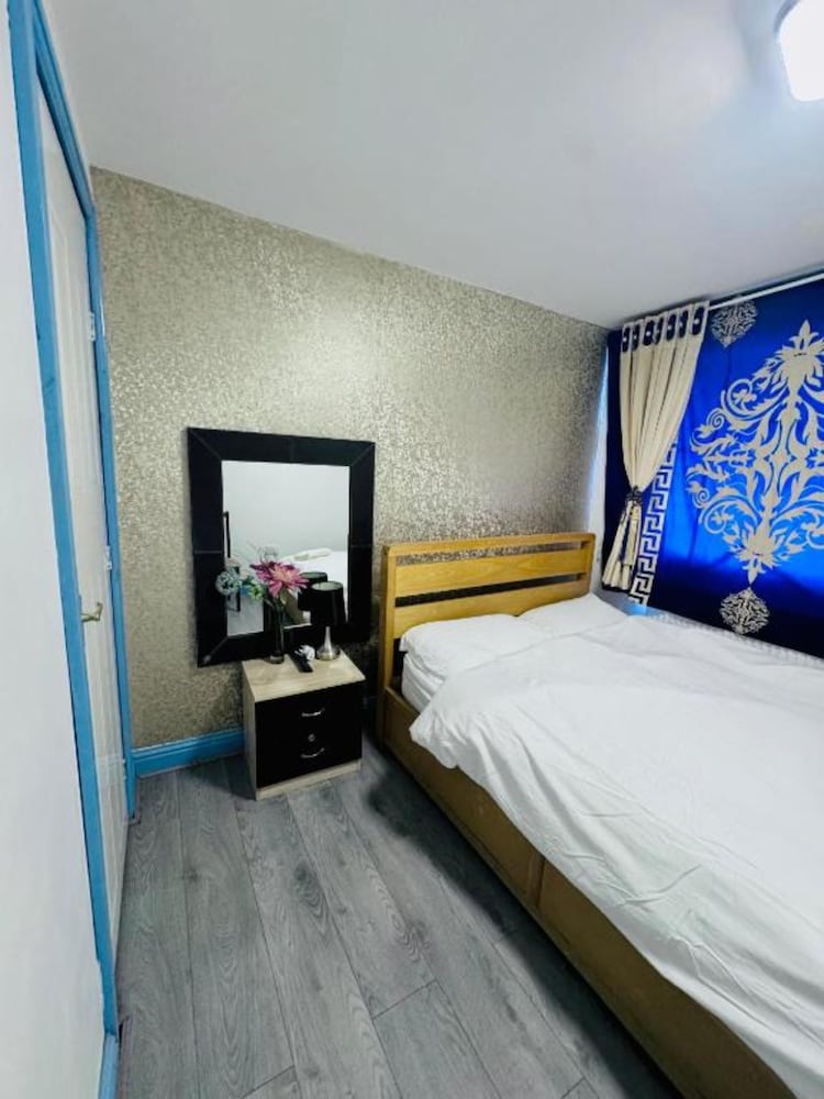 OYO Unique Private Room 8/24
