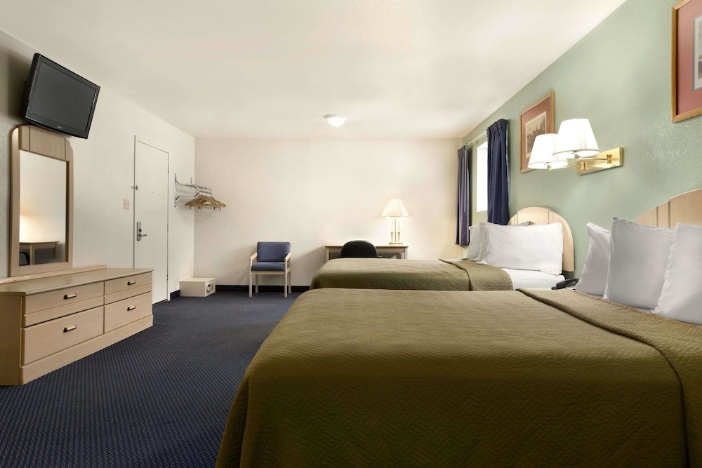 Travelodge By Wyndham Holbrook 7/15