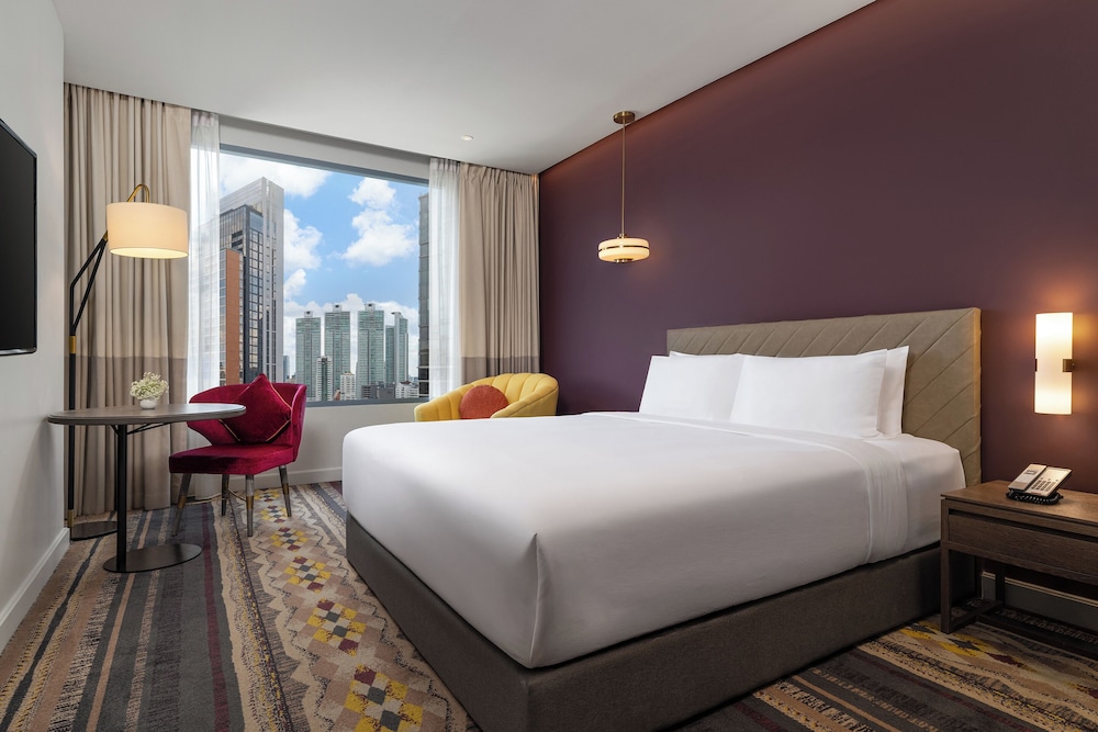 Superior, King Bed, City View