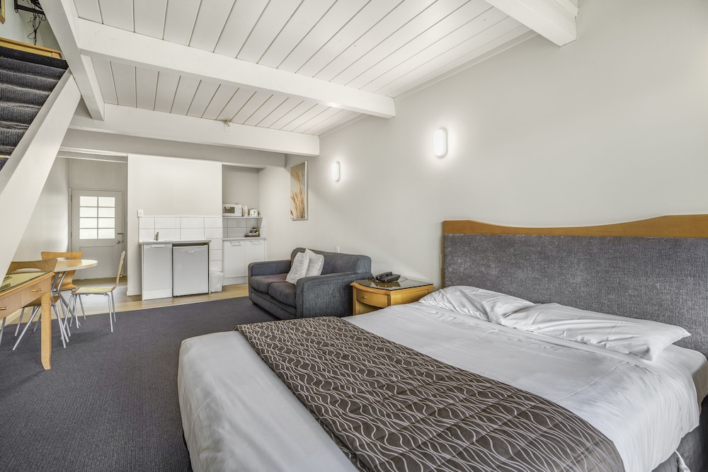 Capital Gateway Motor Lodge 15/62