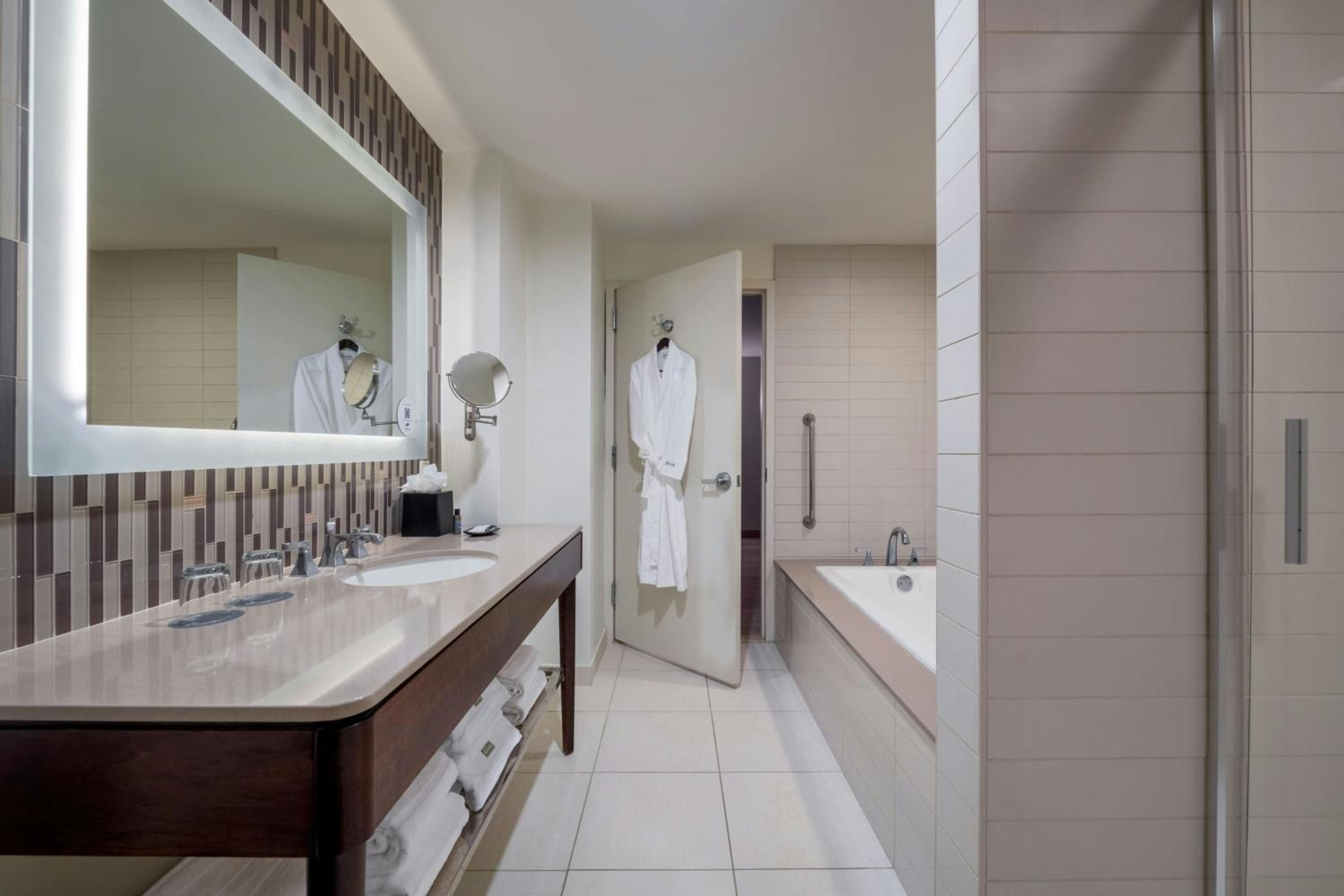 1 Bedroom, Coastal, Studio, Suite, King Bed, Ocean View, Sofa, Balcony