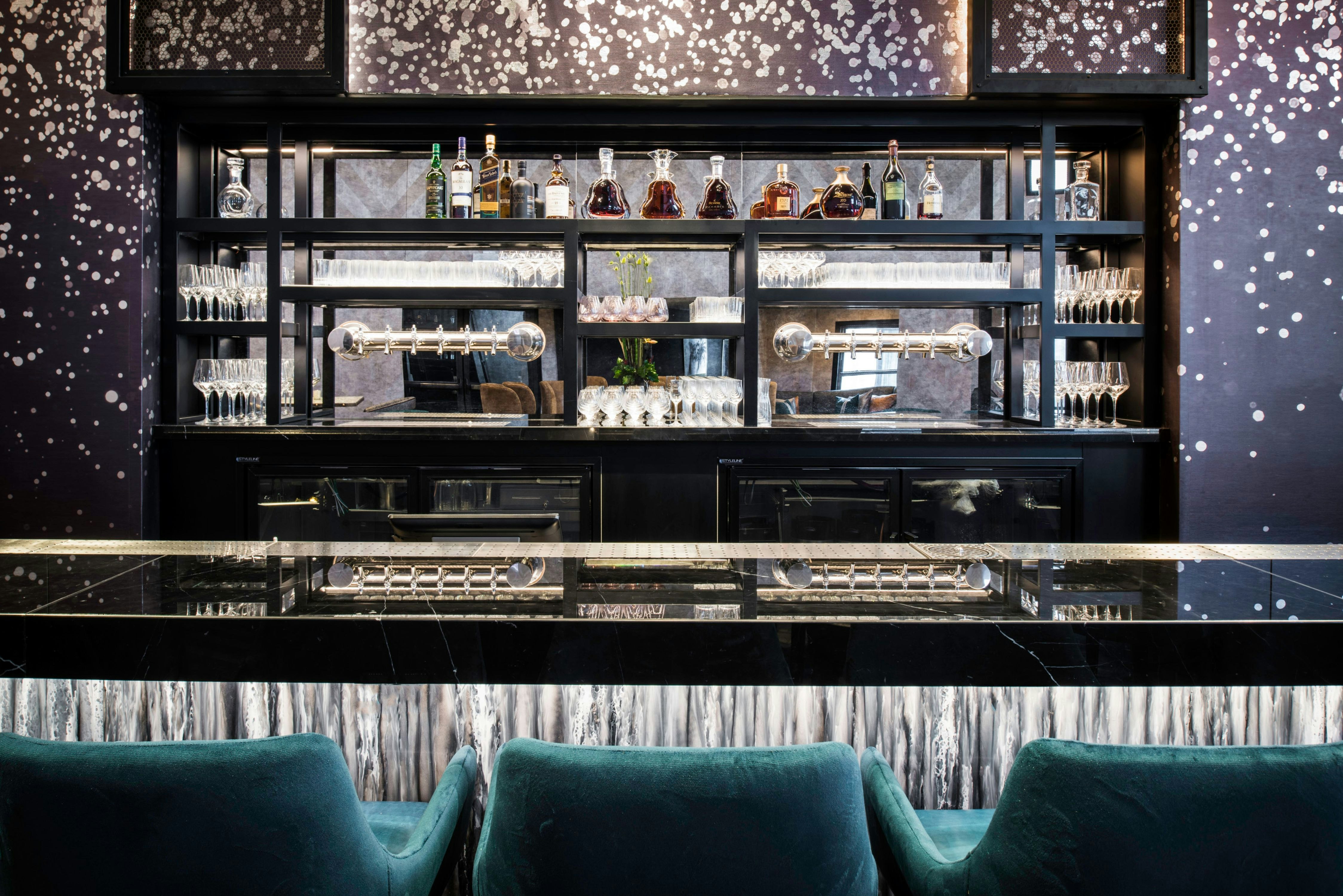 Londonhouse Chicago Curio Collection By Hilton 2/50
