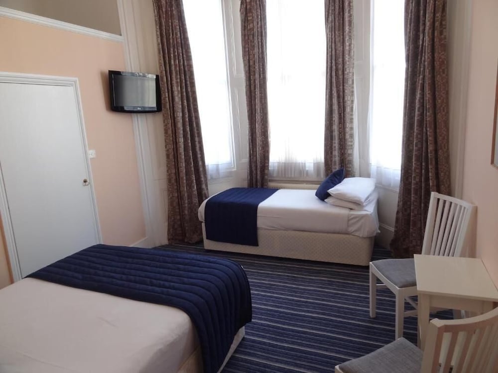 Manor Hotel 23/58