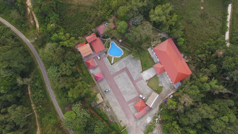 Borneo Tree House 24/25
