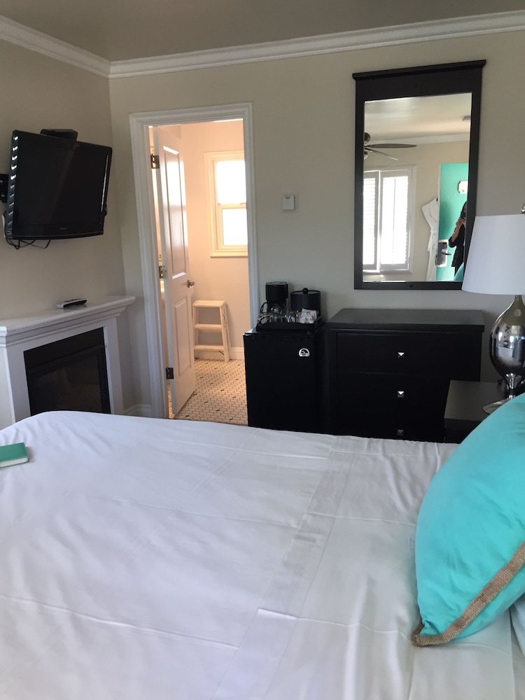 Beach Bungalow Inn and Suites 16/67
