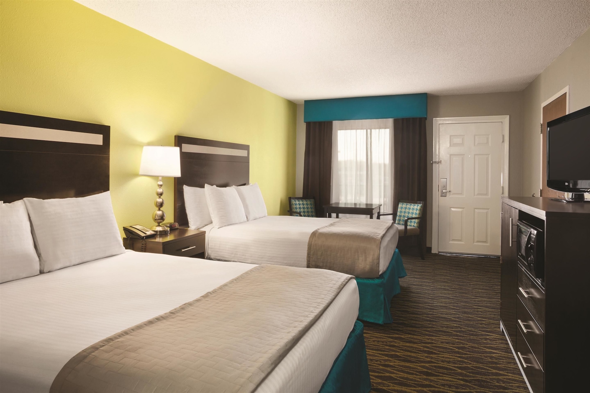 STANDARD, 2 QUEEN BEDS
