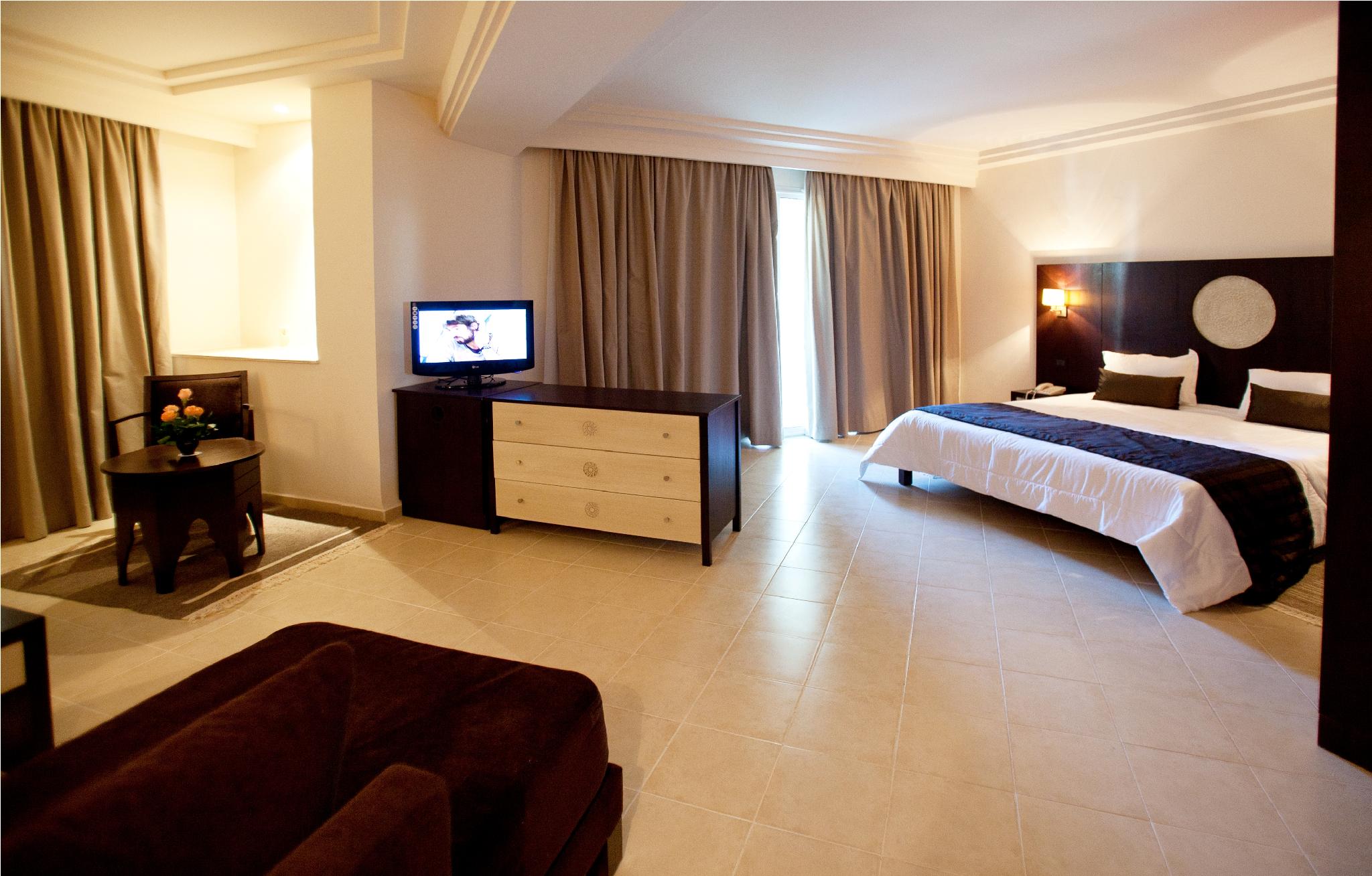 Standard, Triple, Queen Bed