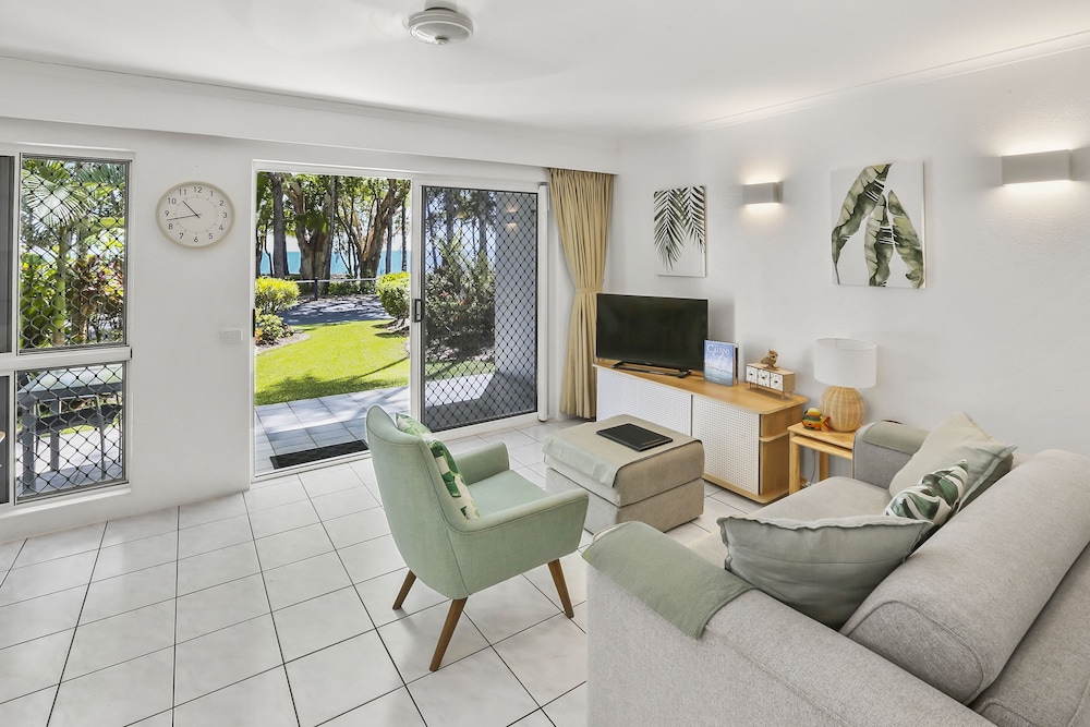 Agincourt Beachfront Apartments 26/72