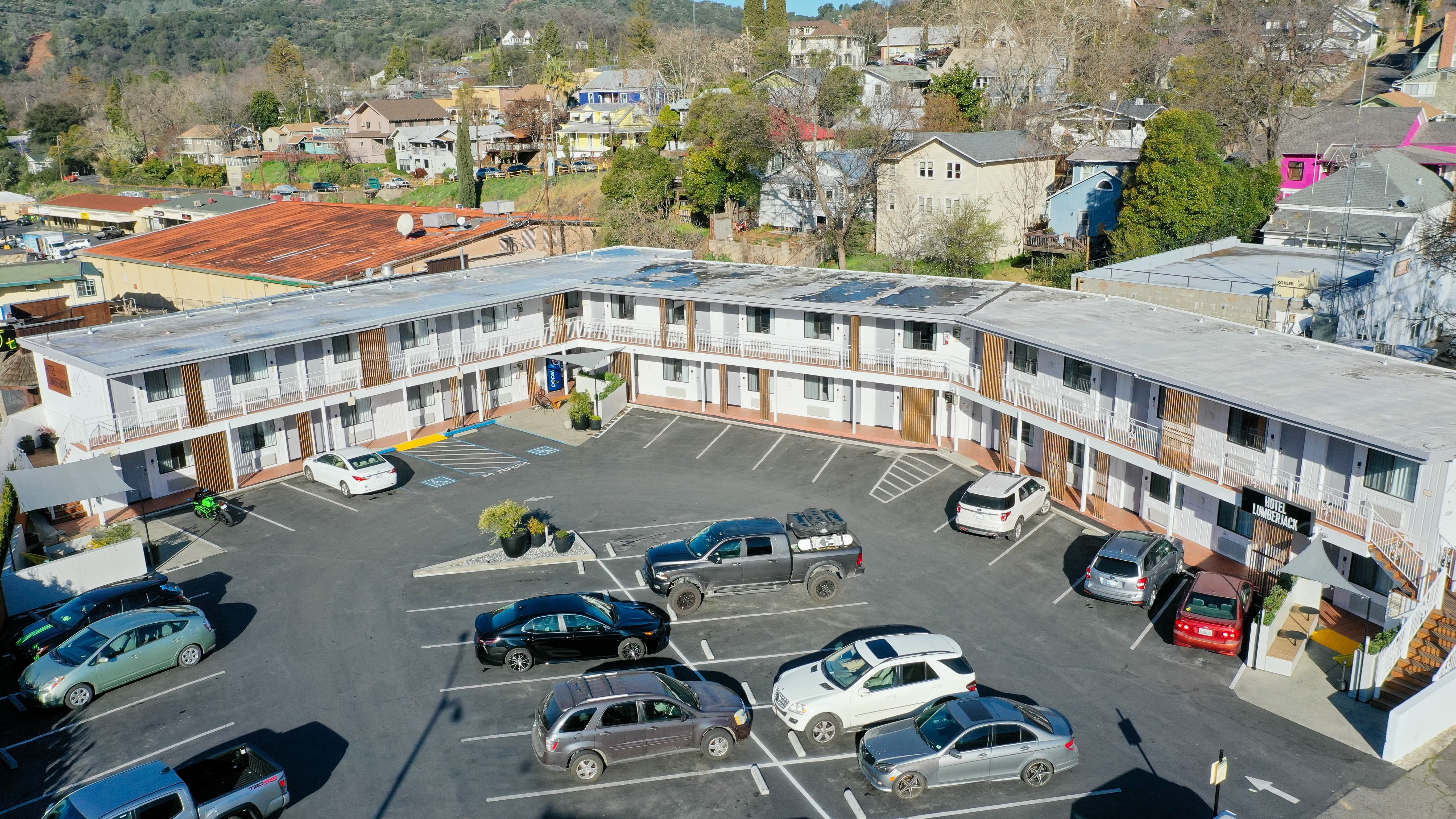 The Lumberjack Hotel 61/71