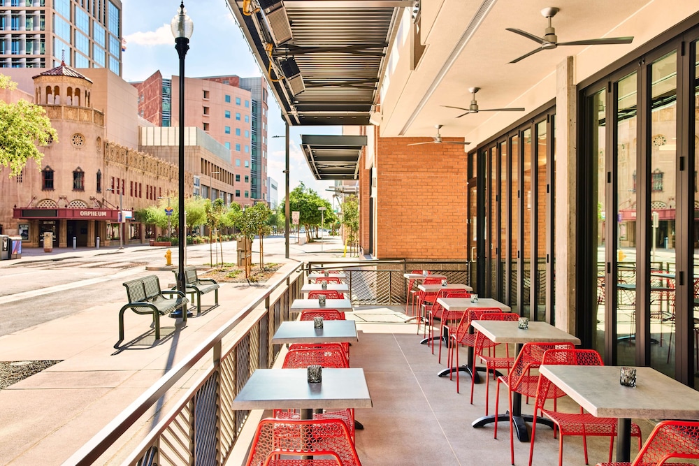 Hyatt Place Phoenix Downtown 38/54