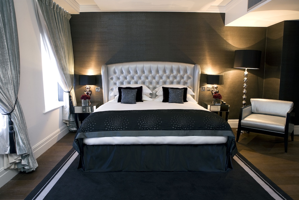 JUNIOR SUITE, KING BED