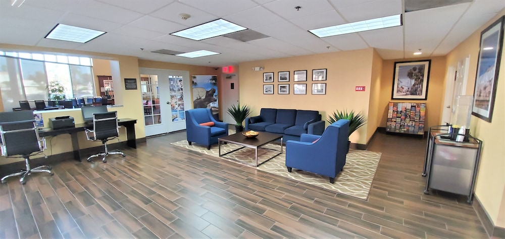 Comfort Inn & Suites Near Universal - N. Hollywood - Burbank 55/68