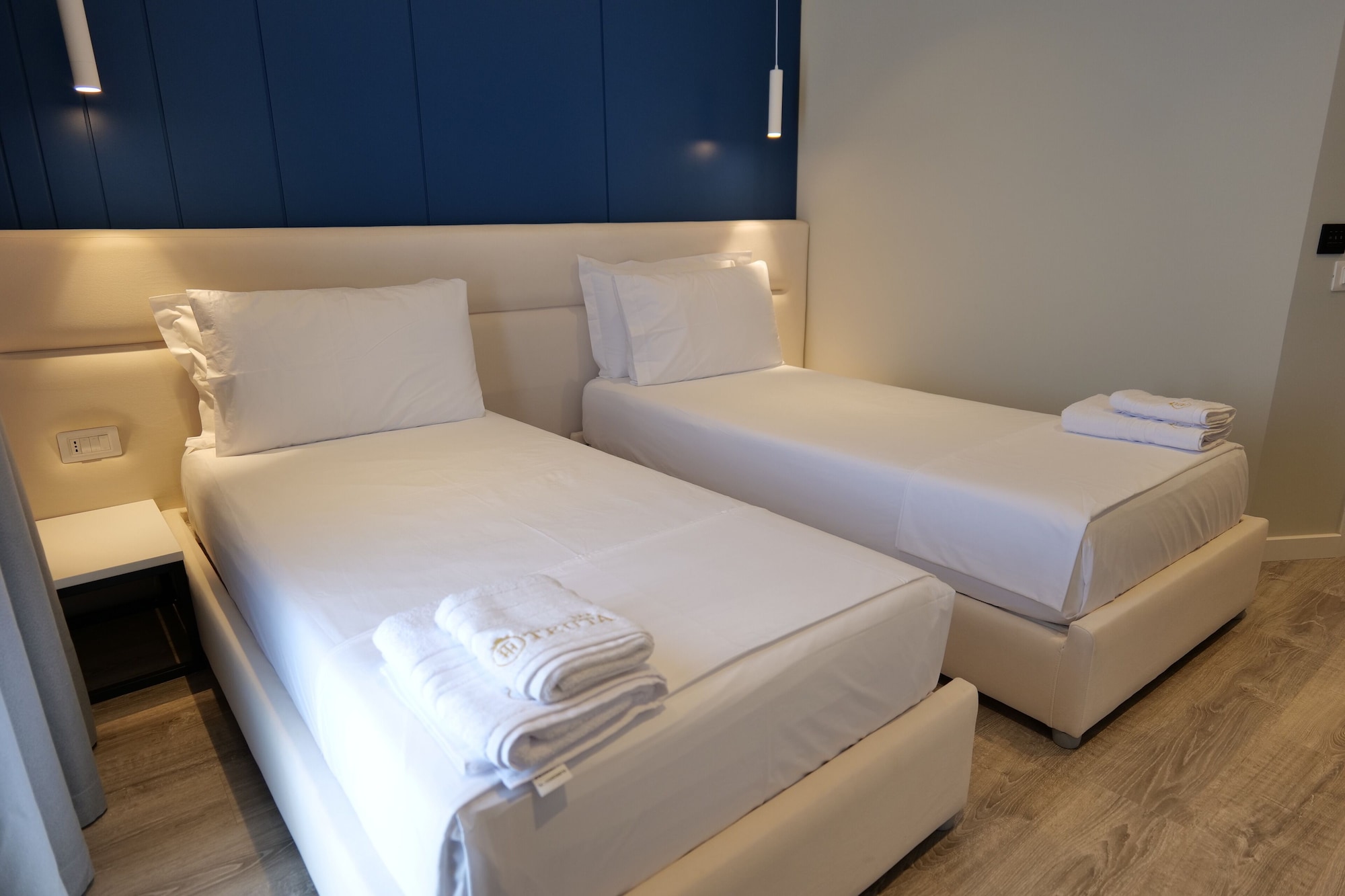 Room, Twin Beds, Balcony
