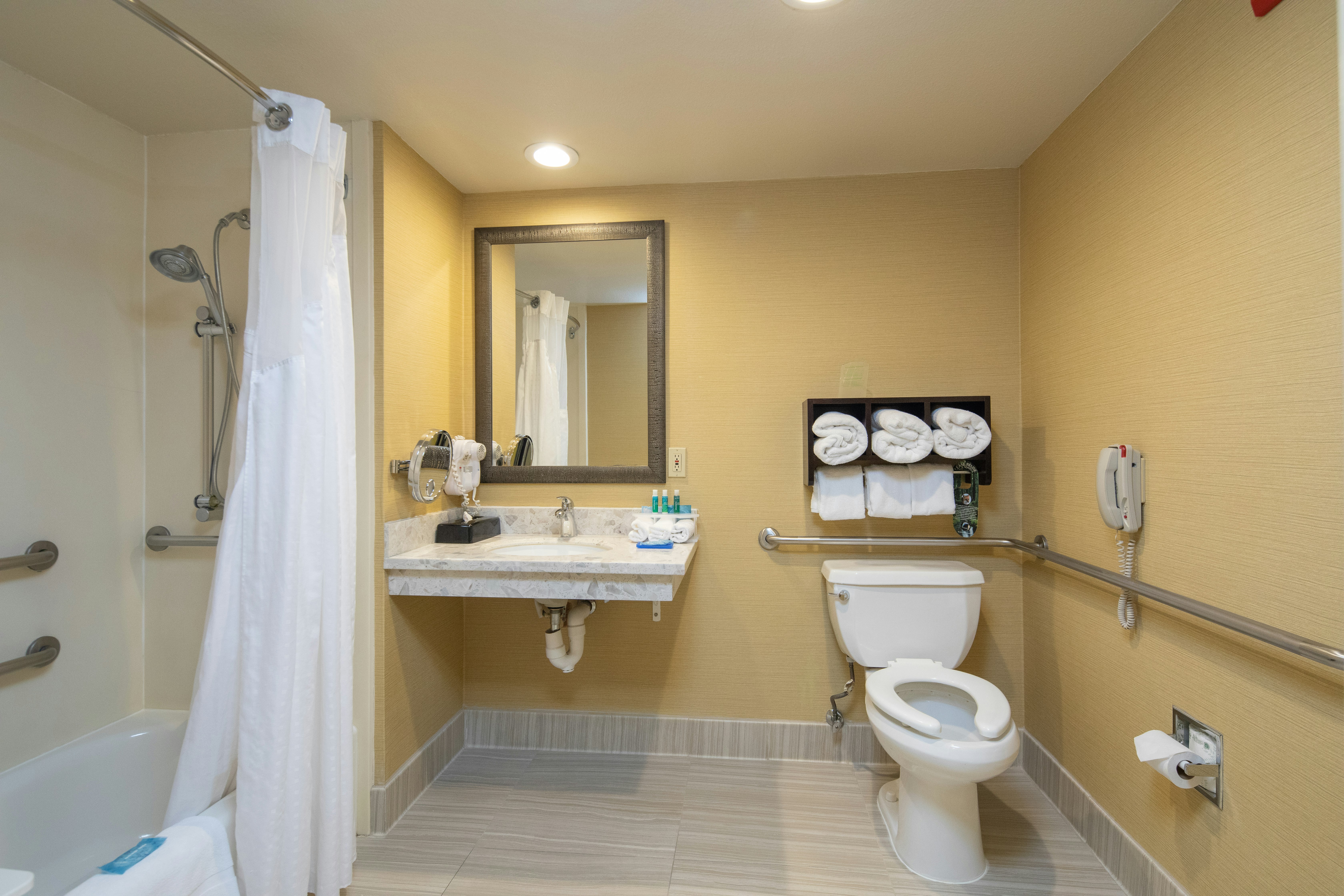 Holiday Inn Express Castro Valley 68/71