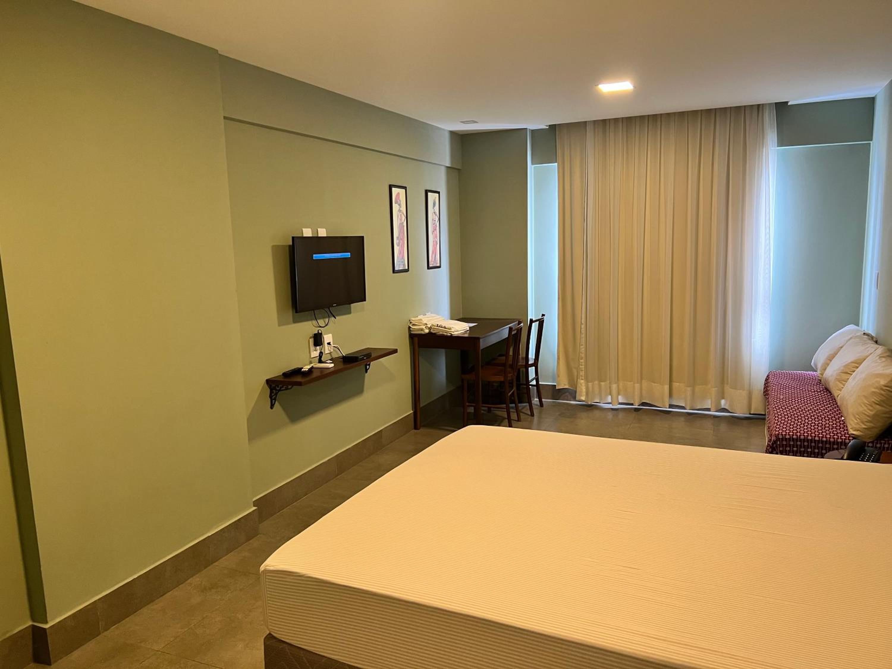 Hotel Illusion 24/50