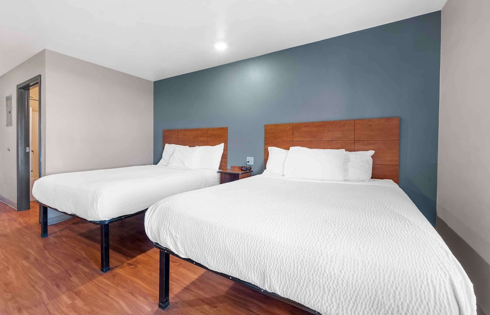 WoodSpring Suites Colorado Springs 16/47