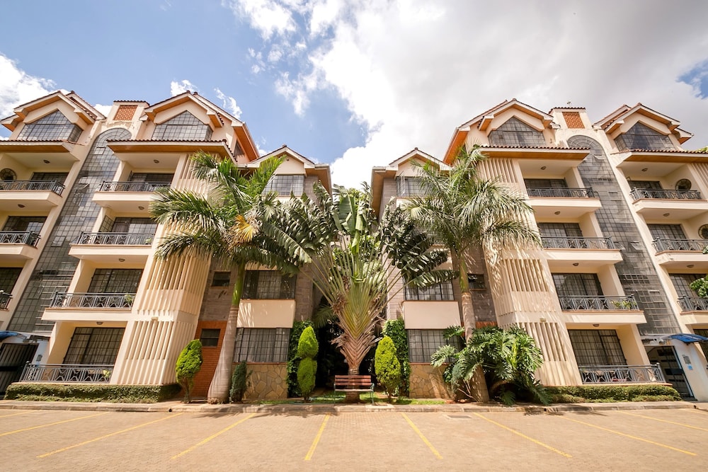 Meltonia Luxury Suites 2/50