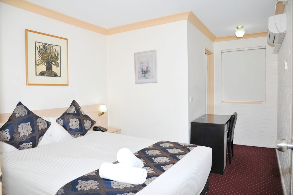 Northshore Hotel 37/41