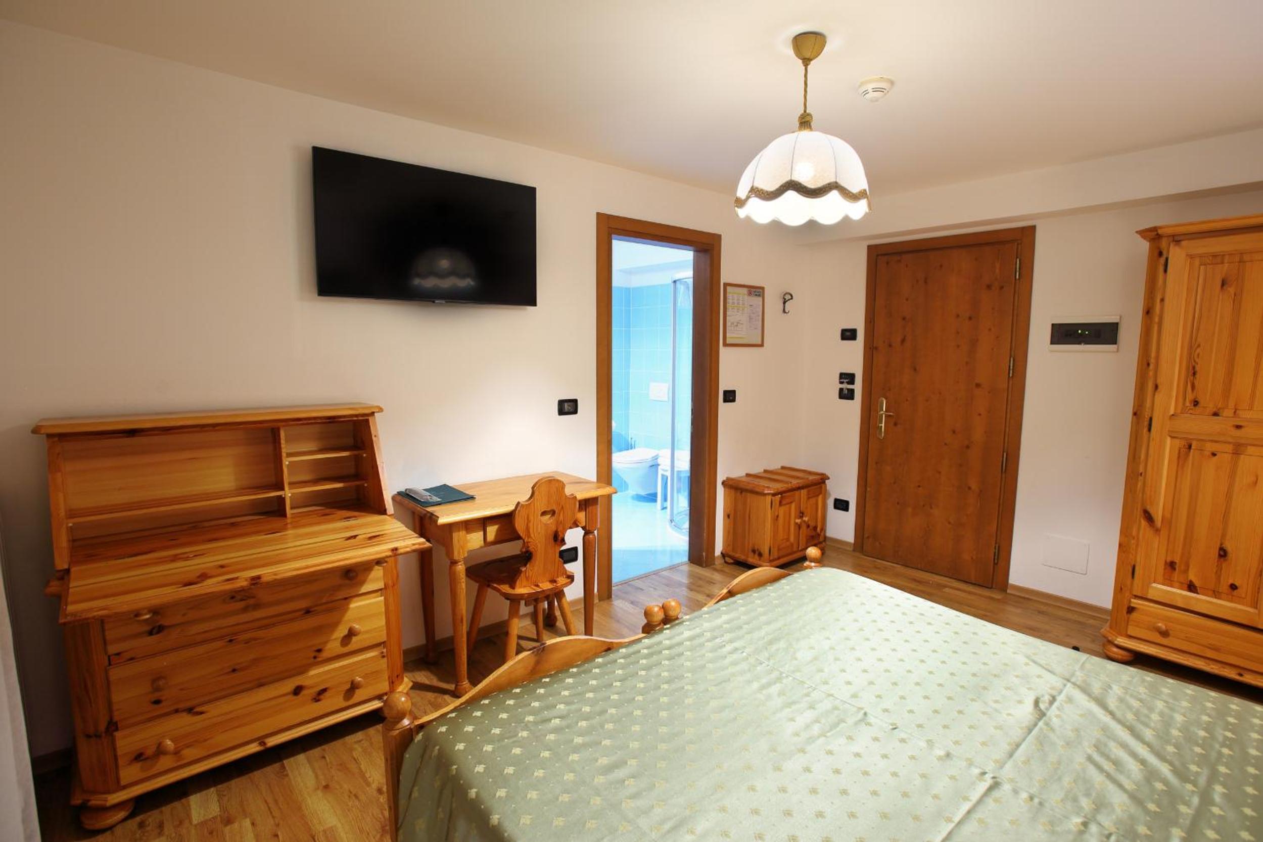 ROOM, SINGLE, DOUBLE BED