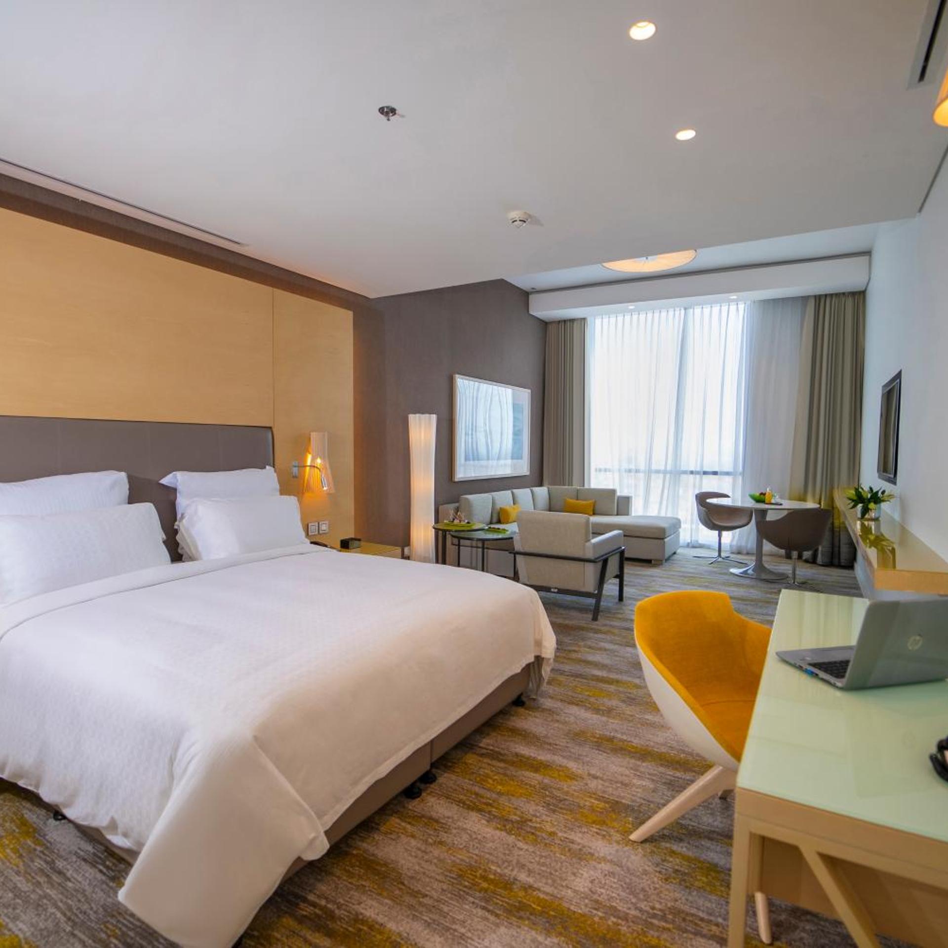 1 Bedroom, Suite, King Bed, Lounge Access