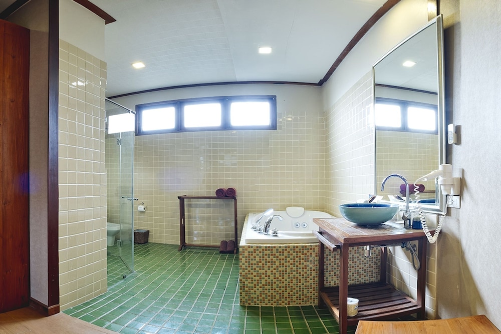 Gajapuri Resort Spa 38/76