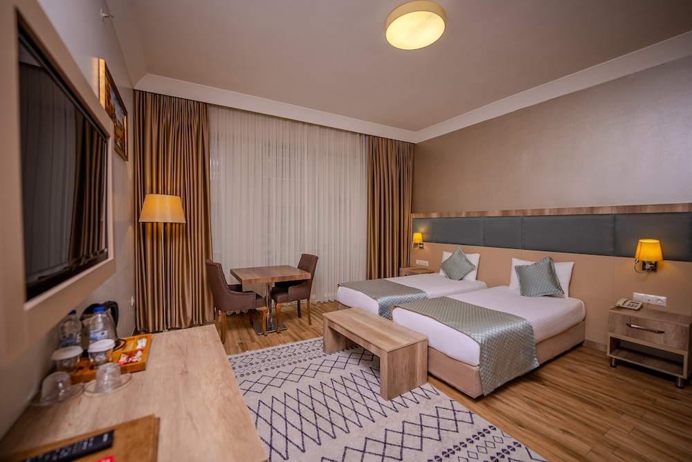 1 BEDROOM, DELUXE