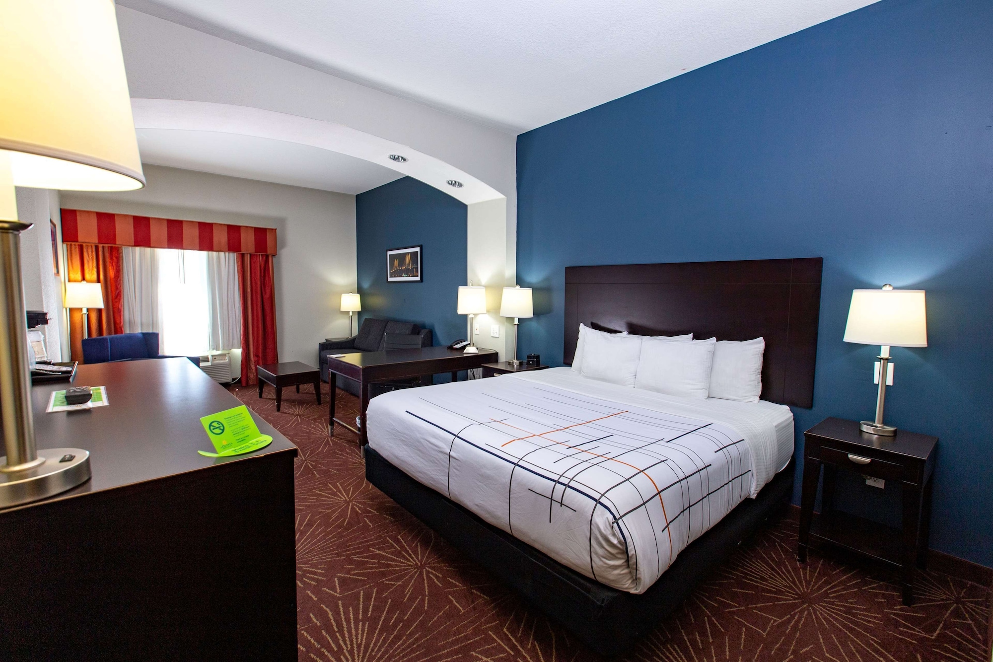 1 BEDROOM, SUITE