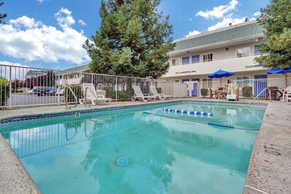 Motel6 Rohnert Park, CA 6/60