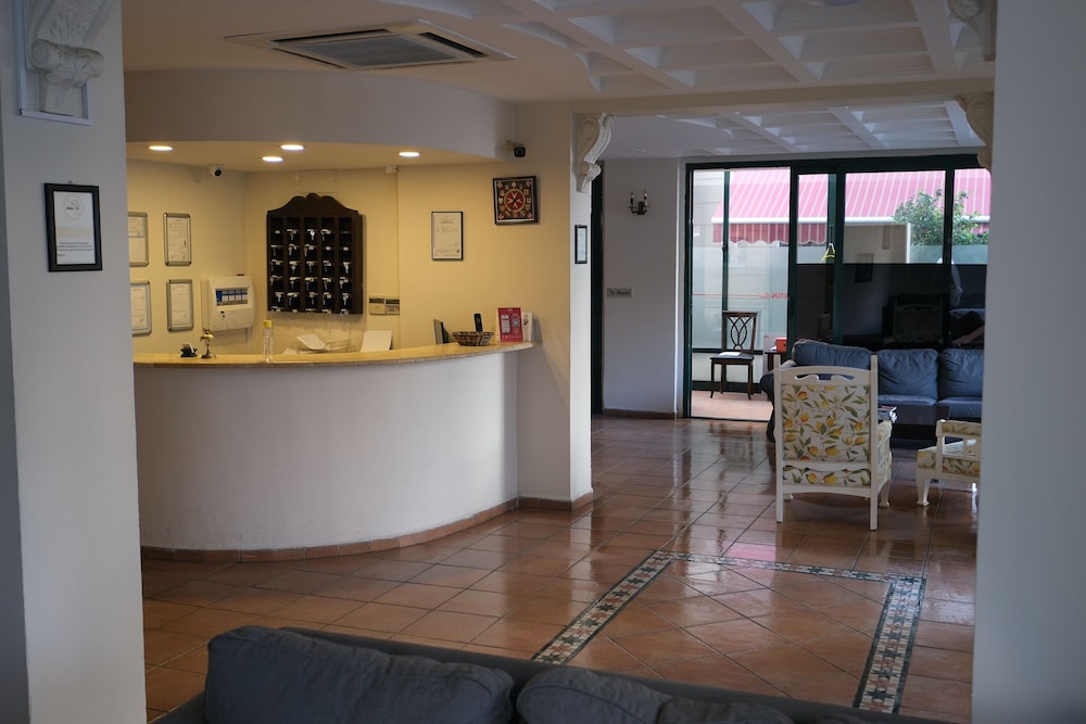 Üstün Otel Alsancak 8/48