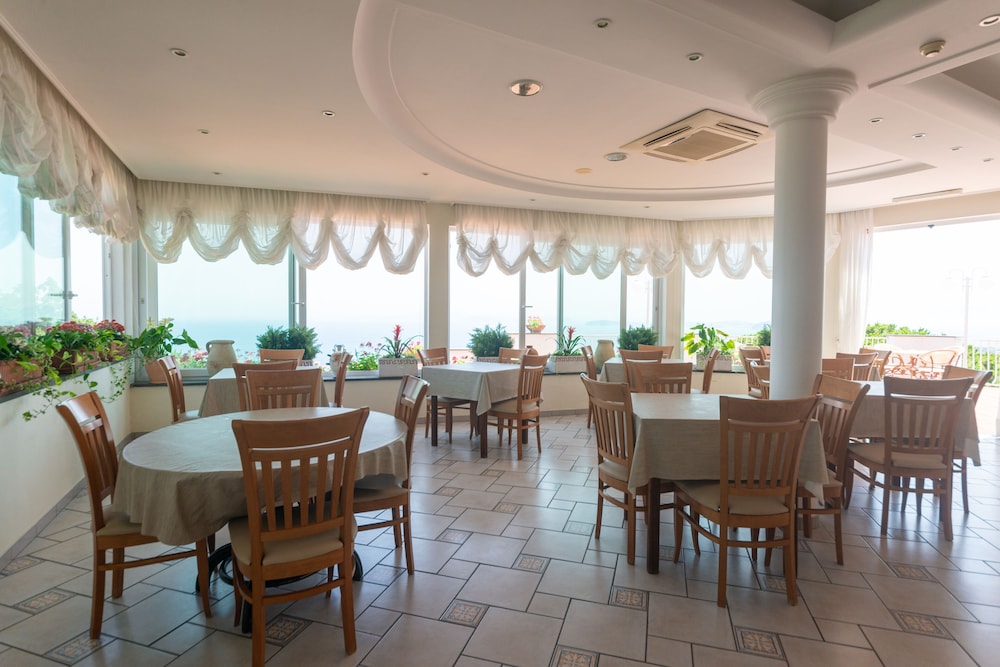 Hotel Villa Ireos 37/50