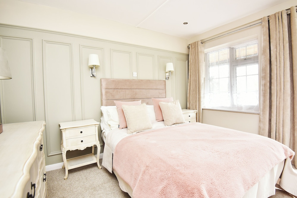 The Chequers Inn 11/50