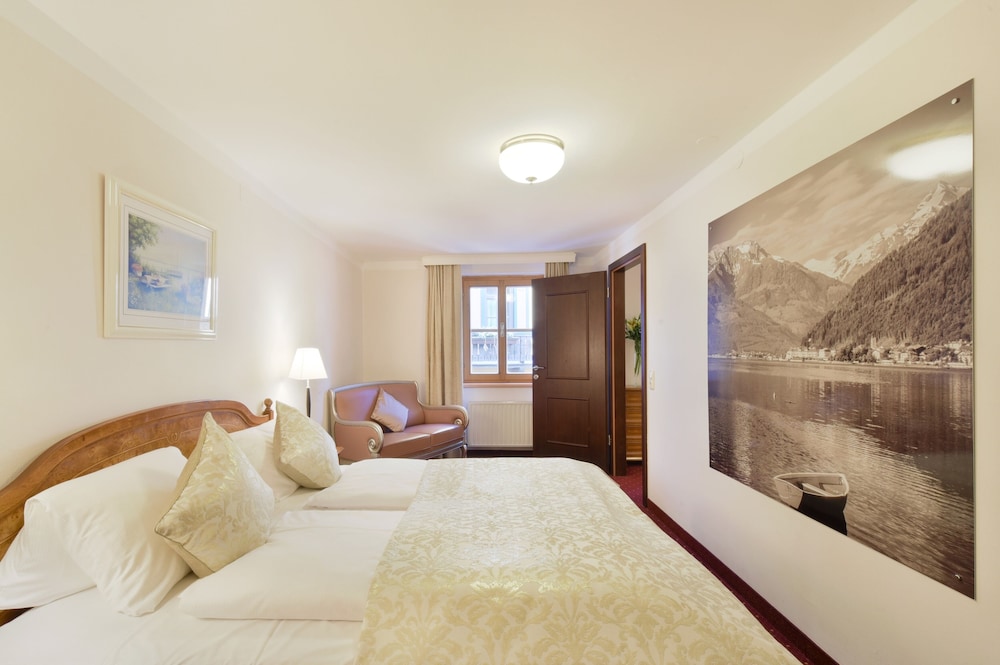 SUITE, KING BED, CITY VIEW, SOFA