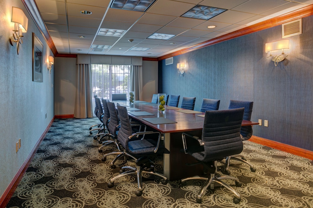 Holiday Inn Hotel And Suites Milwaukee Airport 33/36