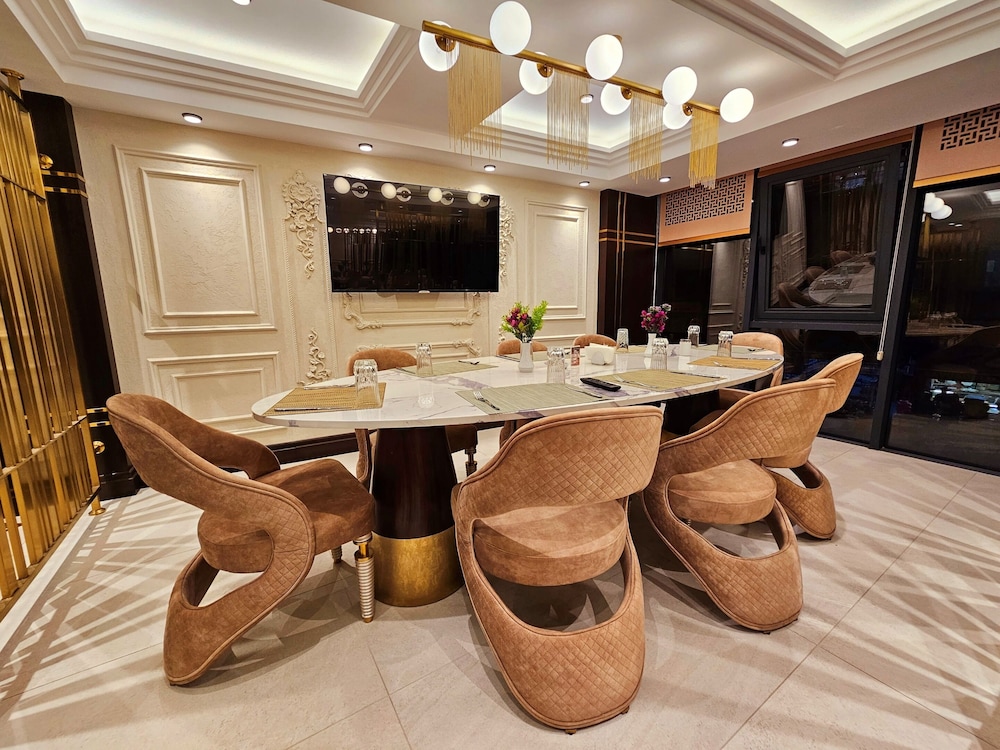 Asur Imperial Hotel 33/38