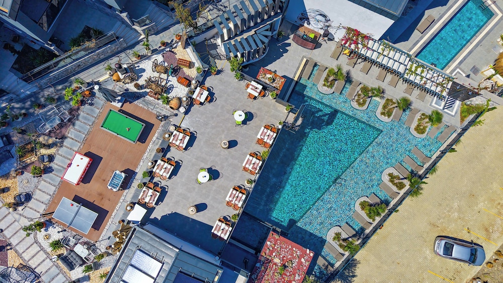 Ramitos Boutique Hotel 61/65