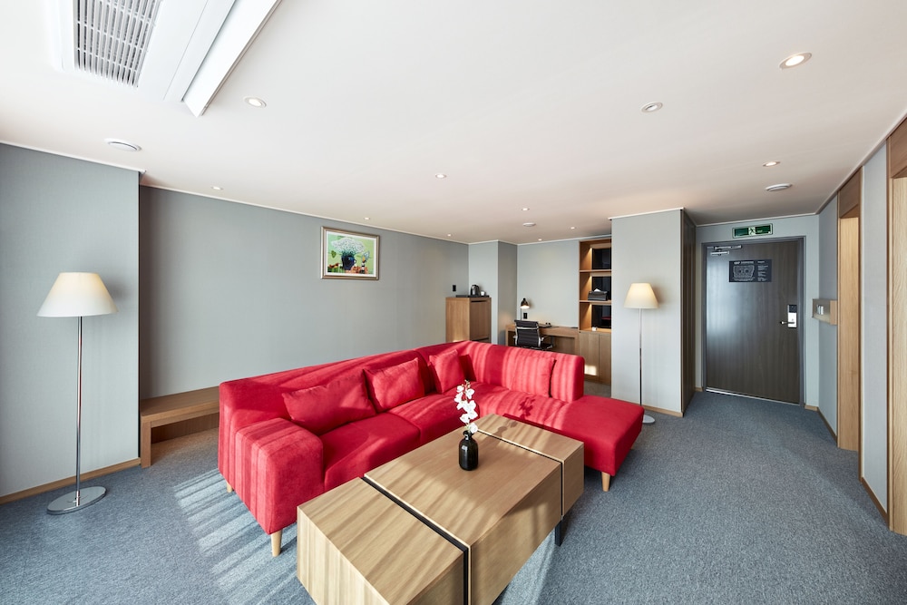 Ramada by Wyndham Gumi 32/50