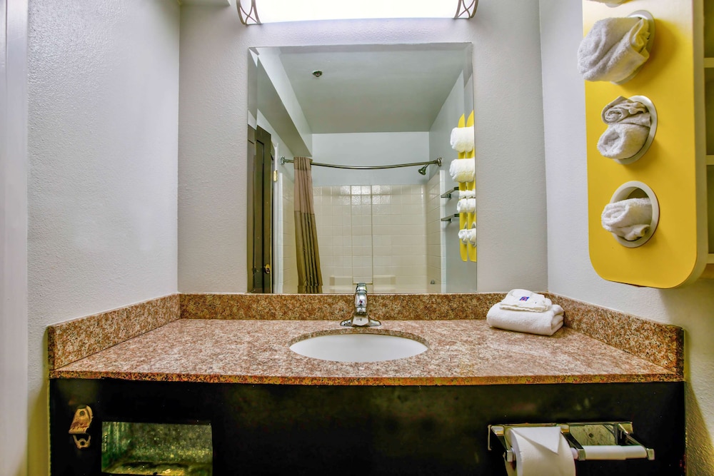Motel6 Hesperia, CA - West Main Street - I-15 57/60