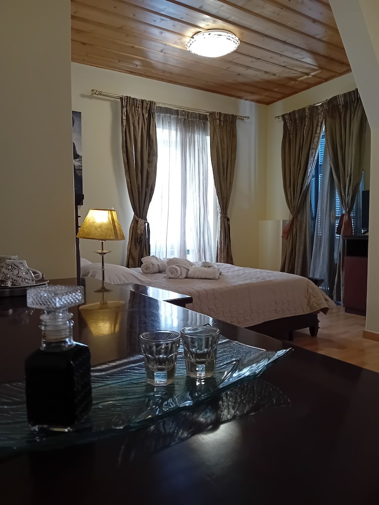 DIAS HOTEL 57/77