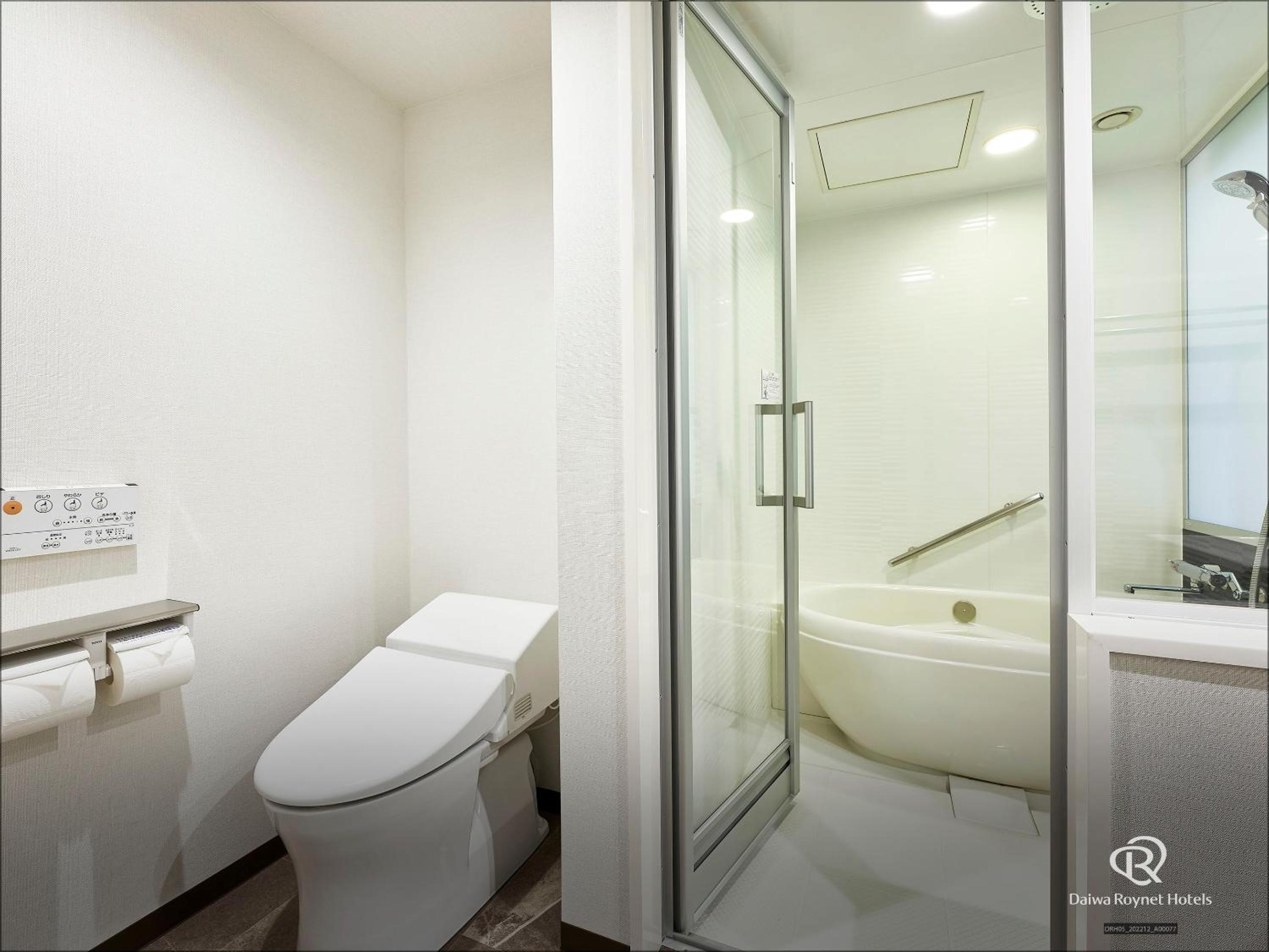 Hollywood, Twin Beds, 3 Beds, with Extra Bed، Daiwa Roynet Hotel Osaka Kitahama 4/4