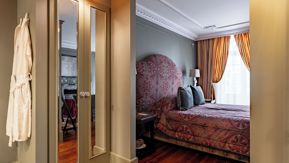 Suite, Double Bed, City View, Balcony