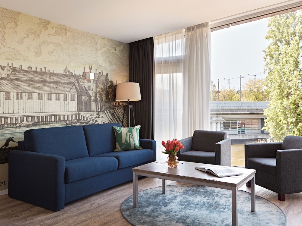 YAYS Amsterdam Prince Island by Numa 41/58