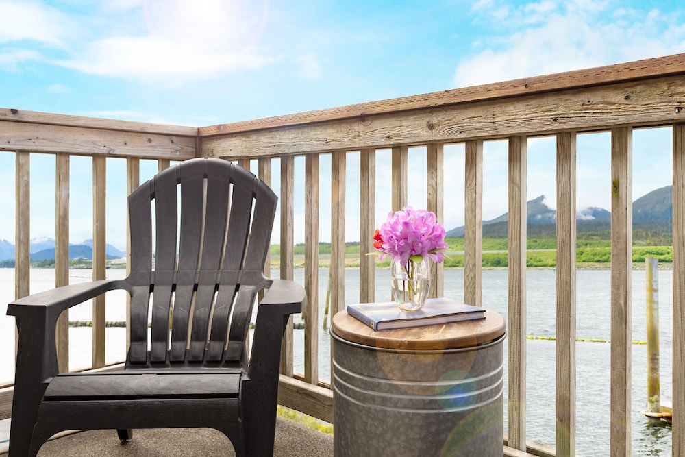 The Ketch Inn and Marina 36/65