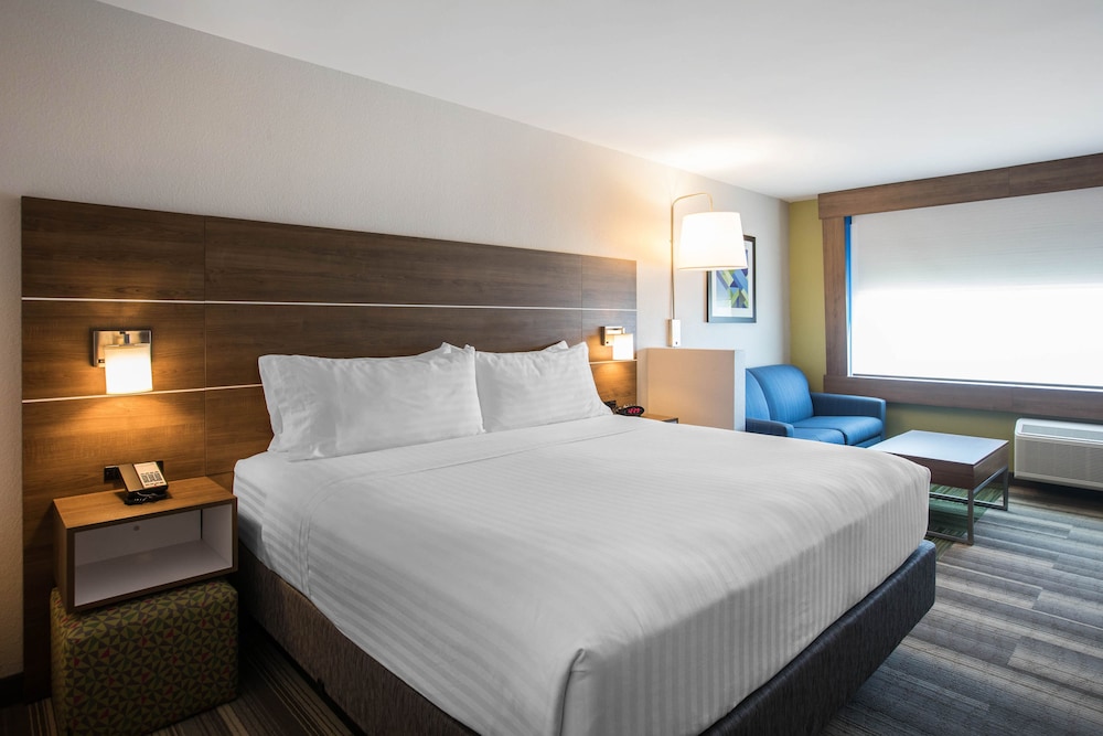 Holiday Inn Express & Suites Ludington 15/46