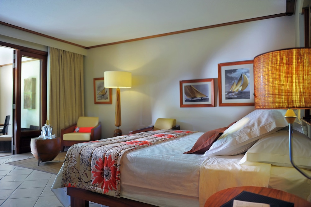 Paradis Beachcomber Golf Resort and Spa 10/65