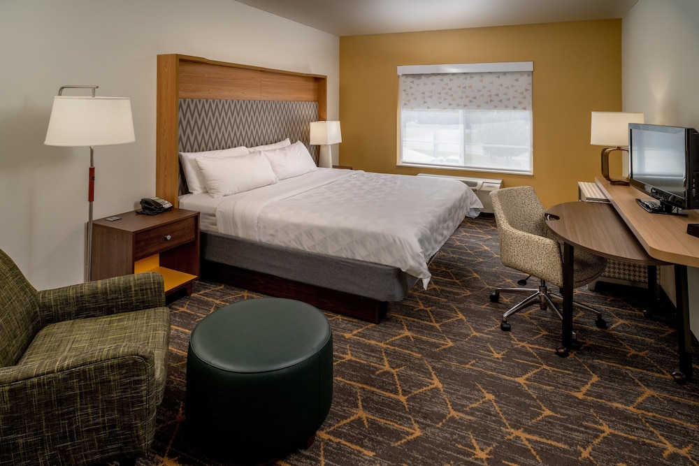 Holiday Inn Hotel & Suites Beckley 17/58