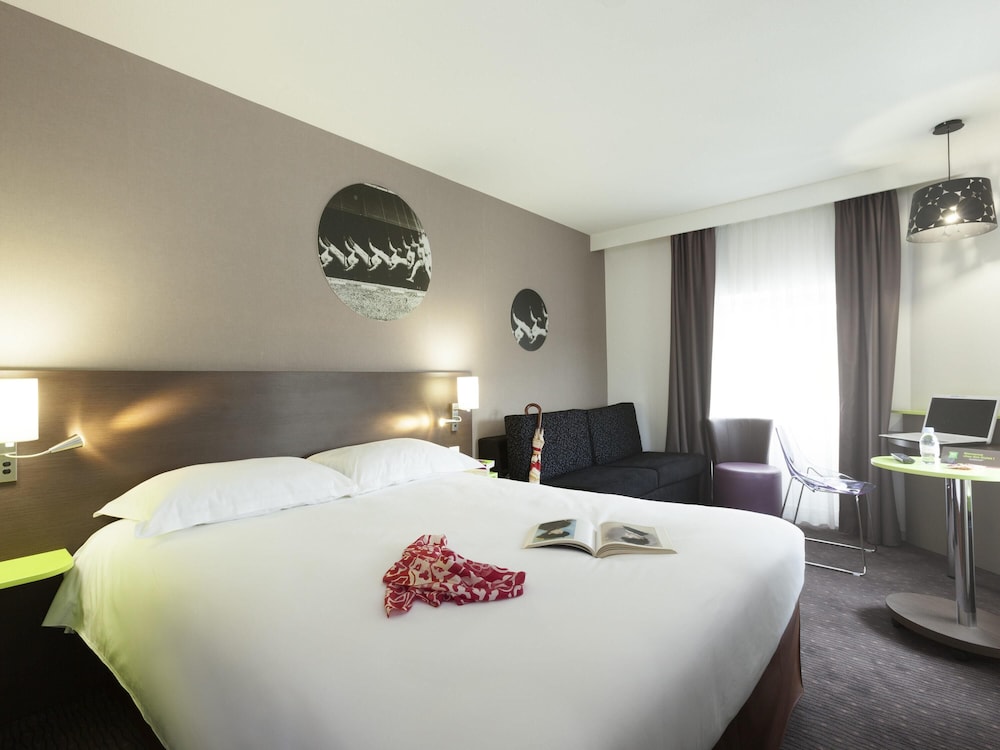 PRIVILEGE, DOUBLE BED, SOFA